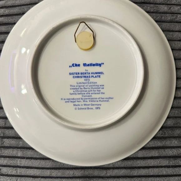 Sister Berta Hummel Plates Limited Edition | 1972, 1973, 1975, 1976, 1978, 1979 - Picture 4 of 12